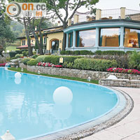 Da Vittorio本身也是Relais & Chateaux旗下酒店，散發山區別墅的豪華氣派。