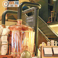採用奧地利的SALM釀酒技術，餐廳中間正是其中一個釀酒桶。