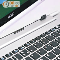 採用「Acer Snap Hinge」設計，磁力達2.8kg，確保唔易分離。