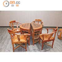 牡丹紋半月桌連椅（1套6件） $438,000