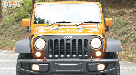 售價：$448,000起（未計Mopar升級配件）<br>啞黑色七孔直柵式鬼面罩，令Jeep品牌標記更突出。