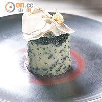 Le Caviar et Truffe $780<br>Mutaro掌握了名廚Robuchon馳名薯仔的煮法，特別選用Ratte Potato，幼滑而挺身，就算與松露、魚子醬和金箔齊登場，也不覺失禮。