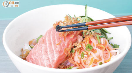 Hoi An $98<br>靈感源自越南的bún chả 烤肉米線，配三文魚已夠創新，更加入貴價雲呢拿籽慢煮，創意突出。 