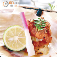 燒帶子伴加拿大海膽 $310（b）<br>加拿大海膽甜味重，提升了帶子的鮮味。