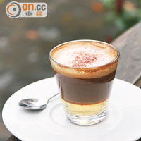 採用了意大利著名咖啡品牌Lavazza來沖製，Expresso Sorriso MMK2,500（約HK$18）。