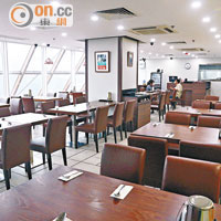 餐廳位於尖沙咀，環境簡潔，光線充足。