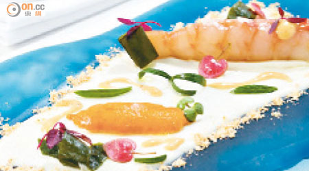 西班牙紅蝦配海膽海線蛋黃醬 $1,180/位（b）<br>總廚推介8道菜品味套餐菜式，選用優質西班牙紅蝦炮製，肉質鮮甜。