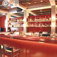 Bar 1908由晚上6時起營業，以口味較啃的雞尾酒「Tipples」來點題。