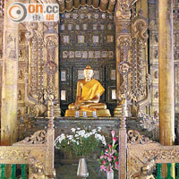 寺院內亦有佛像讓人供奉，但卻被建築本身搶盡了風頭。