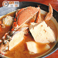 麵豉蟹湯的肉蟹熬湯後肉汁仍然豐腴，加了豆腐的麵豉湯極滋味，¥600（約HK$38）。