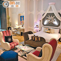 酒店設計充滿視覺衝激，圖為最高級別的So VIP套房。