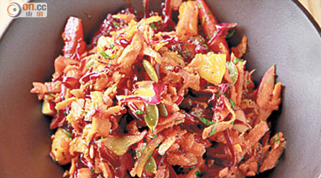 Carrot Salad $108<br>蘿蔔刨絲後加入紫椰菜、番茄、提子乾和洋葱，再用孜然、辣椒、黃薑粉和芥菜籽等印度香料來調味。