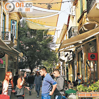 橫跨南、北尼科西亞的Ledra Street長達1公里，是人流最旺的商業大街。
