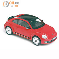 1:18 Beetle<br>以1:18比例打造，除了兩側車門，連尾門也可以打開，車廂內飾做工精緻。<br>特價：$714（原價：$953）