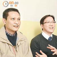 參與項目的環境教育組主任陳才源老師（右）及實驗室技術員丁紹明，表示天台成了同學們學習的另類課堂。