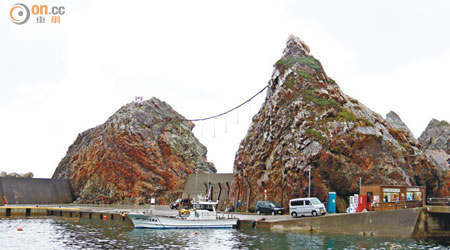 《海女》一劇主力取景於北三陸久慈市的夫妻岩，劇集播出後，此處即成觀光熱點。