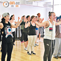 Windy（前左一）在紐約有機會與來自世界各地的舞蹈精英一起上課。