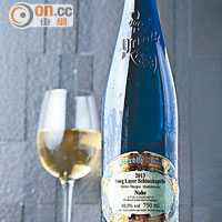 Pieroth Blue Kreuznacher Kronenberg QBA, Nahe-Germany 2013 $248/瓶<br>來自德國的白酒，味道香甜帶有豐富果味，不妨佐以新鮮爽甜的海鮮同吃。