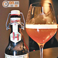吞拿魚肉味較濃，因此調酒師建議配搭味道較強的Ale Beer Hopus。
