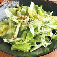 Great Salad $98<br>新鮮蔬菜加入核桃和腰果碎，再配微酸醬汁，口腔即時變得清爽。
