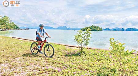 Koh Yao Noi面積不大，踩單車環島一圈約需3小時，道路平坦，並不辛苦。