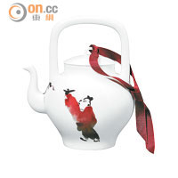 Raynaud, MARQUISES ET MANDARINS Teapot <BR>以極富中國色彩的水墨畫，融入茶壺設計，氣質優雅。$4,260（b）