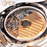 CONQUEST CLASSIC腕錶搭載L619機械機芯，採用藍寶石水晶透明錶底設計。