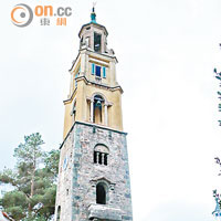 村內的地標鐘樓，來自Clough曾到訪的意大利小鎮Portofino，目的是方便召集民眾。