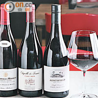 店方專門提供用Pinot Noir提   子釀製的葡萄酒，與豐腴的鴨肉很夾。