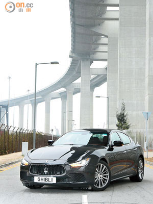 來自超跑王國意大利的Maserati Ghibli，憑靠獨特富型格的賣相跟出眾性能，穩站歐洲高性能中型豪華房車市場領導地位！