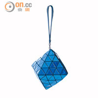 Platinum Cube藍色立體三角形小手袋 $5,900