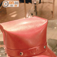 皮製方形Cap帽坊間少見，戴出街肯定不會撞款，2,990 Baht（約HK$708）。