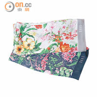 Floral print絲巾 各$1,690