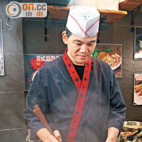 劉師傅精於製作廣東點心，更曾在獲米芝蓮2星的「夏宮」擔任點心總廚，現時卻轉型炮製拉麵。