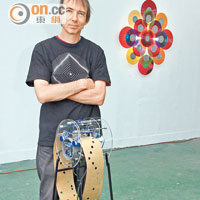 Steev Saunders的作品之一，原理像音樂盒，曾於去年Clockenflap展出。