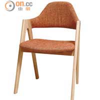 Pingu椅子可選擇以仿皮或麻布製作，共有７種顏色。$1,380