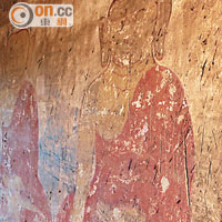 由於沒有翻新修補，寺內的壁畫甩色情況嚴重，但還是可依稀的看出個大概。