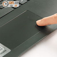 觸控板的操控反應靈敏，朱古力鍵盤回彈力不俗。
