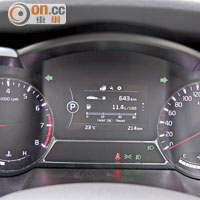雙圓銀框錶板中央屏幕顯示波檔、即時油耗及駕駛模式等資訊。