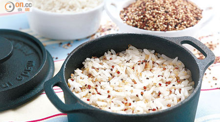 三色藜麥白米飯 <br>材料：柬埔寨茉莉香米 150克、三色藜麥 20克、水 210克