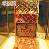 昭和16年出產，余市第一支威士忌，如今在博物館展出。