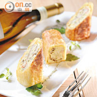 Wild Mushroom and Lobster Strudel $338<br>酥皮內包着龍蝦肉和菇菌，先煎香再焗約6至7分鐘，吃時配上黑松露醬，菇菌香氣更強勁。