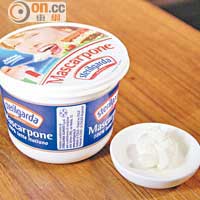 Mascarpone Cheese<br>屬未經過發酵的鮮芝士，質感細膩幼滑，氣味香甜濃郁，略帶微酸，常用於製作甜品。