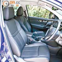 電動調校駕駛席可調整椅墊高度及椅背斜度。