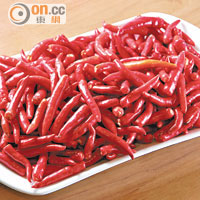指天椒<br>湘菜中常用的辣椒品種之一，外皮是鮮艷的橙紅色，多用作炒或煮的菜式，可增加辣味和香味。