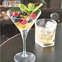 Umeshu Jelly Martini $88<br>用梅酒製作的啫喱煙韌剔透，味道清甜可口，用Martini酒杯盛載感覺獨特，加幾粒雜莓作陪襯令賣相更吸引。
