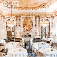 米芝蓮三星餐廳Restaurant Le Meurice Alain Ducasse的裝修跟凡爾賽宮其中一個宴會廳一模一樣。