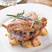 Duck's Leg Confit $298<br>油封鴨是法國菜中的經典代表，鴨髀以低溫慢煮的方法用油浸熟，佐以迷迭香和烤薯仔，充滿地道風味。