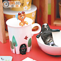 茶匙上的小動物從杯裏伸頭窺探外面世界，另一隻黑貓則躺在碗中歎世界，趣致得很！杯+茶匙 $116/套、 碗 $78