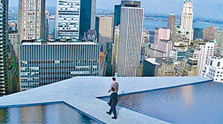 金融區的地標大廈常被借作外景拍攝，如這天台場景就是在Continental Plaza拍攝。